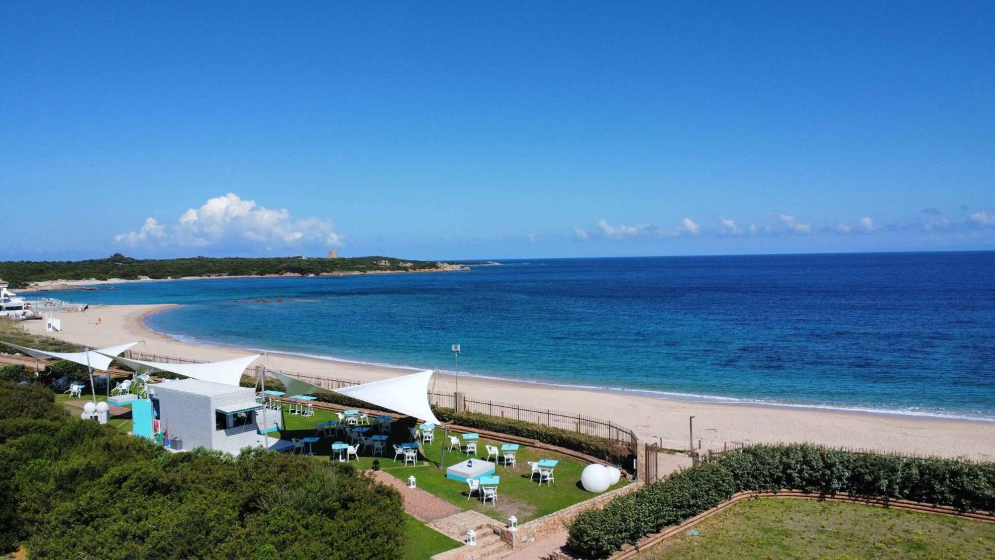 Camping Village Baia Blu La Tortuga อาเญ็นตู ภายนอก รูปภาพ