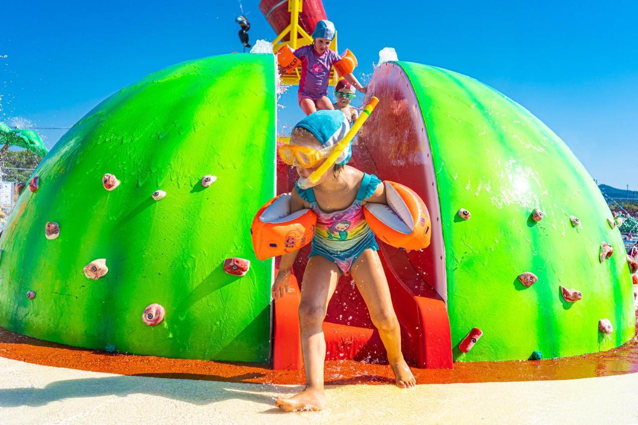 Camping Village Baia Blu La Tortuga อาเญ็นตู ภายนอก รูปภาพ