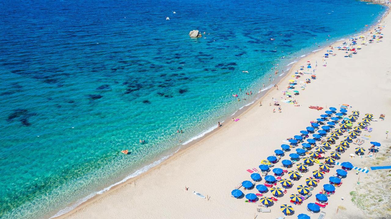 Camping Village Baia Blu La Tortuga อาเญ็นตู ภายนอก รูปภาพ
